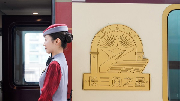 坐着“陆地游轮”去旅行