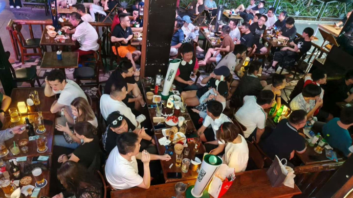 美加墨世界杯让酒吧烧烤店老板哭晕在厕所？时差不利之下如何换个打法