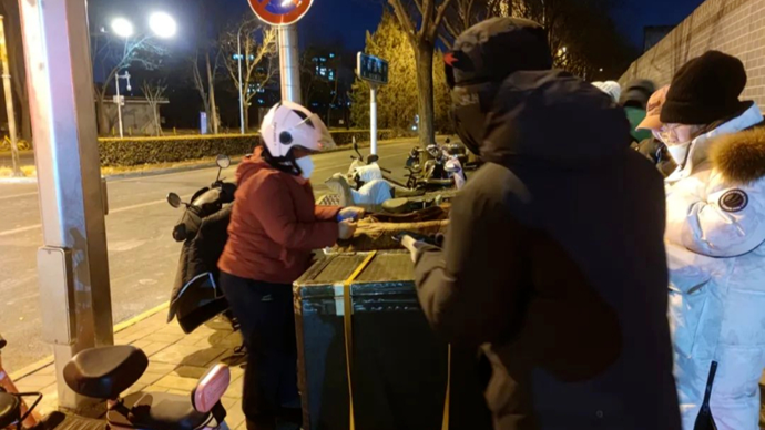 上观时评丨挂“鹅腿”卖鸭腿，“鹅腿阿姨”翻车不仅仅是食品问题