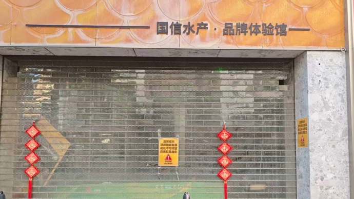 新闻追踪｜淮海中路商铺贴“后果自负”防墙皮脱落？市民：莫以此当“挡箭牌”