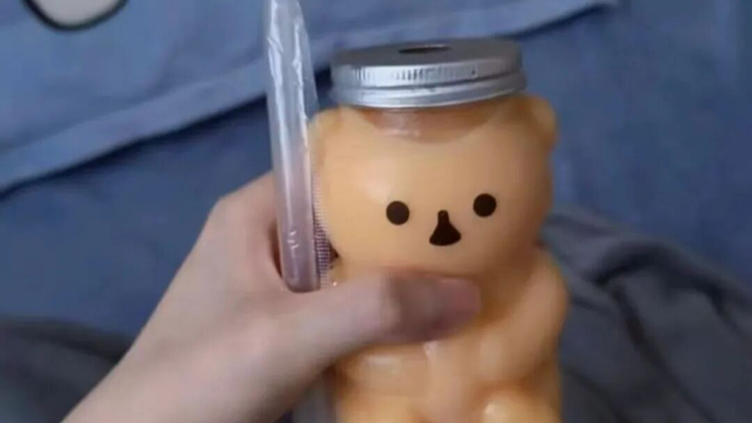 奶奶：“买了你最爱吃的一根根像弹簧的那个🤫……”我：？🤔