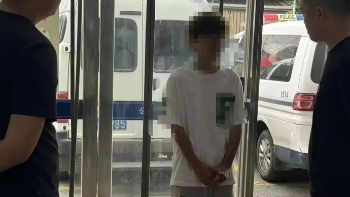 他能说出我名字、房间号！女业主母女遭保安骚扰：被折磨得不敢睡觉！警方通报