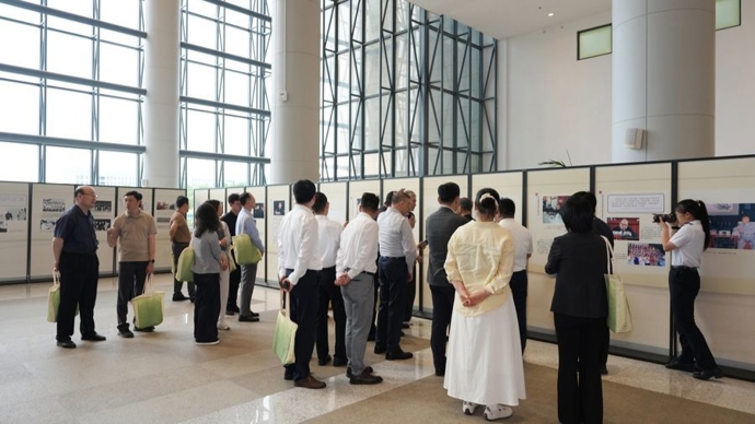 60米展线穿越百年风云！陈云生平业绩展走进上海海事大学