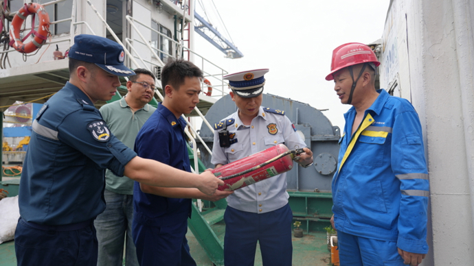 双蓝同心，崇明海警与消防合力打通海陆安全壁垒