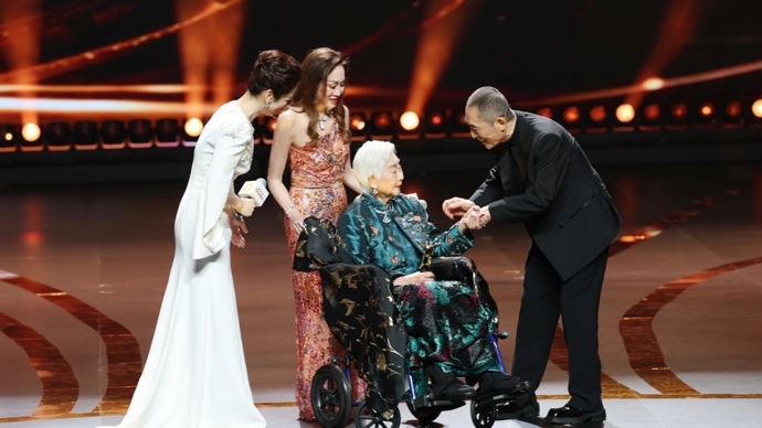 什么是好电影？好作品一定会触动人心。大光明首映上影节开幕片《第四幕》