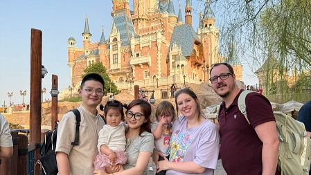 十载欢乐相伴，上海迪士尼点亮无数人的温暖时光