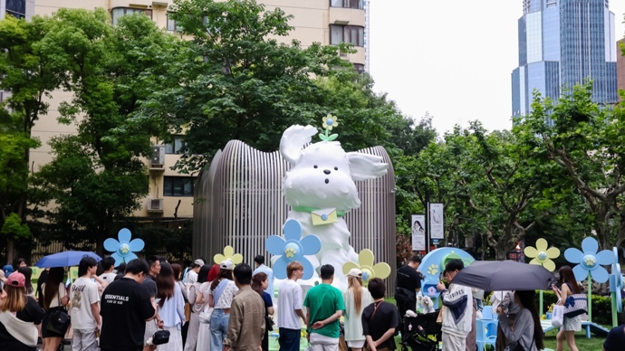 情绪价值拉满，CP静安携手“潦草小狗Moonge”开启上海首展