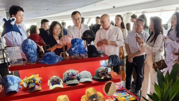 文化和自然遗产日，“新艺中国”点亮东方明珠