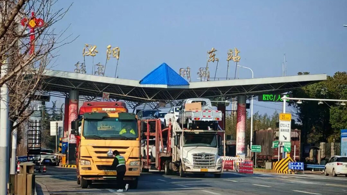 河南泌阳通报“21车冻货跨省偏航被查扣”：两名相关负责人被留置