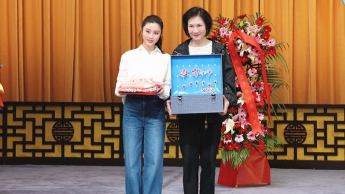 王梦婷拜童芷苓之女童小苓为师，童祥苓妻子、91岁京剧名家张南云到贺