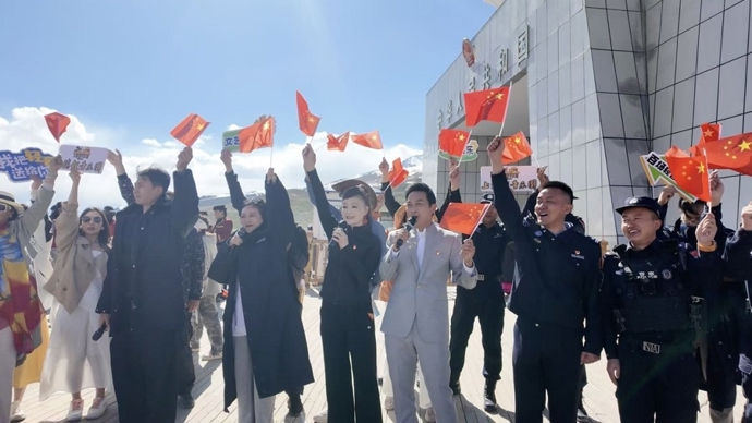 轻音万里不为远 沪疆情深共此时