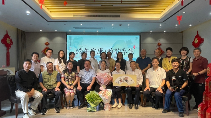 端午节前夕，浦东为长者举办了这场暖心活动