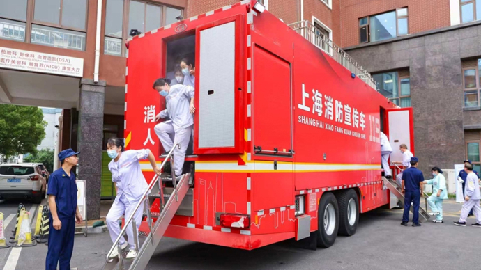 演练进医院、科普宣教筑防线，他们带来沉浸式“消防实训课”