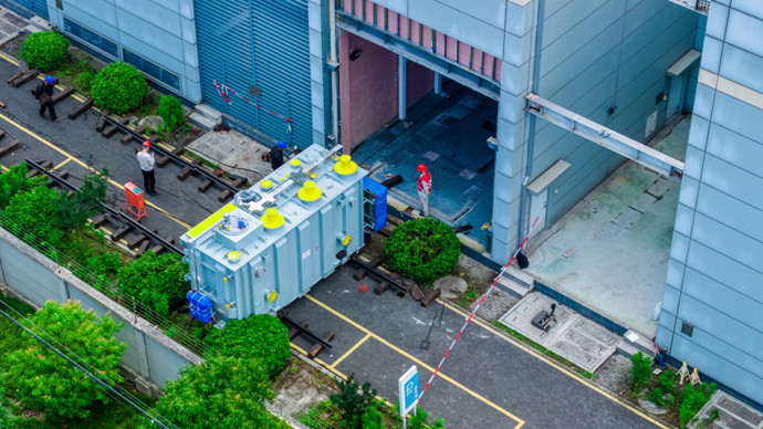 全国首台110千伏可调容量高压电抗器顺利就位，青浦电网装上“智能稳压器”