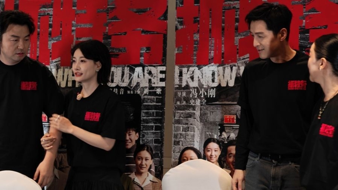 视频 | 雷佳音胡歌上海分享《抓特务》，戏外盘核桃，戏中拼酒量
