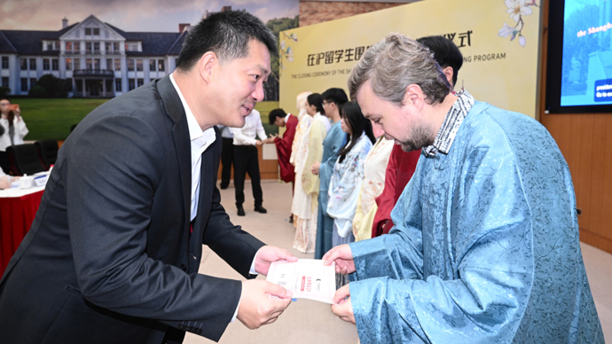 以棋会友，26名在沪留学生通过这次培训班获得围棋业余1段等级证书
