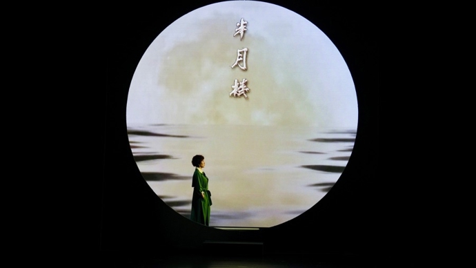 打捞沪上老字号岁月微光，现实题材话剧《半月楼》演绎40年民生变迁