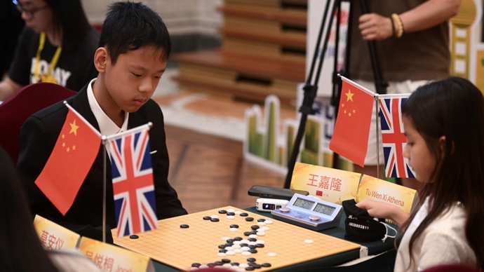 小应氏杯颁奖仪式举行，中外小棋手友谊赛成为亮点