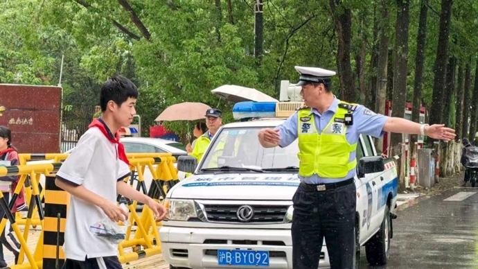 中考逢端午，崇明警方暖心护航学子赶考路