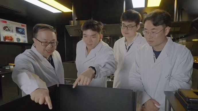 比一粒盐还小，AI光子芯片为何能破解光纤解码难题