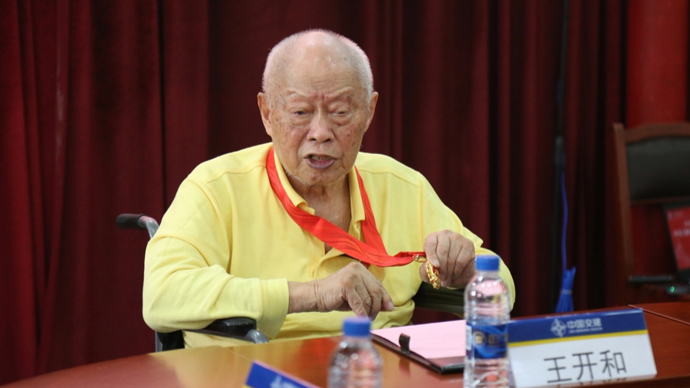 “我是党培养的，这辈子都跟党走！” 96岁“航道老兵”交纳大额党费