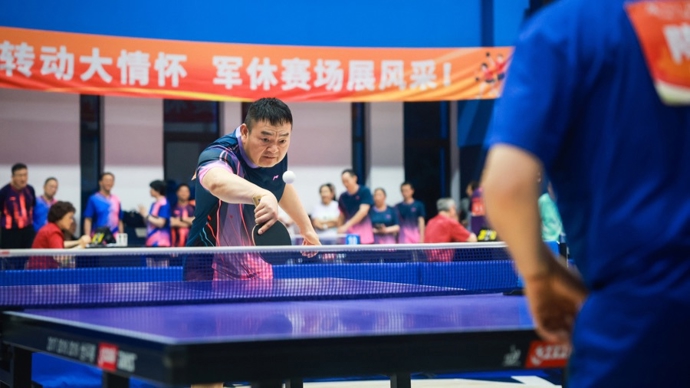 【动力图】银发乒乓球赛：“考验团体的力量”