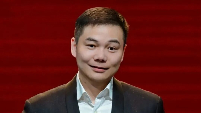 上戏学长何念送上毕业寄语：请在漫长的道路上保持热爱