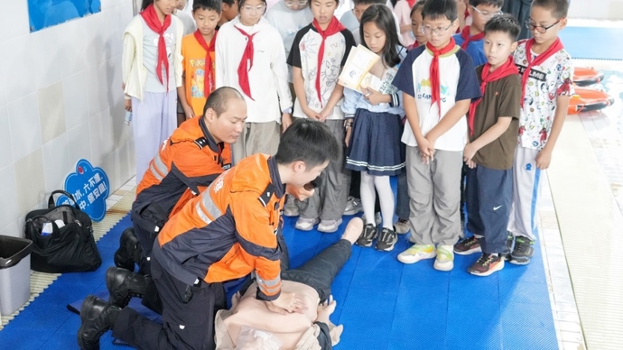 警钟长鸣防溺水！沪警入校守护暑期少年平安