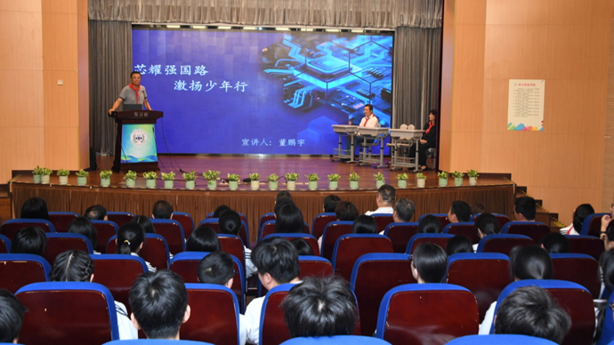 一堂创新示范课筑成一年劳动育人路，徐汇2025学年劳模工匠进校园活动收官