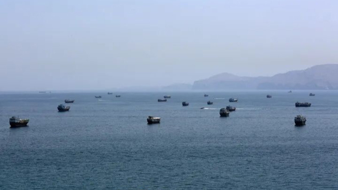 货船遇袭，伊朗警告，霍尔木兹海峡疏散暂停