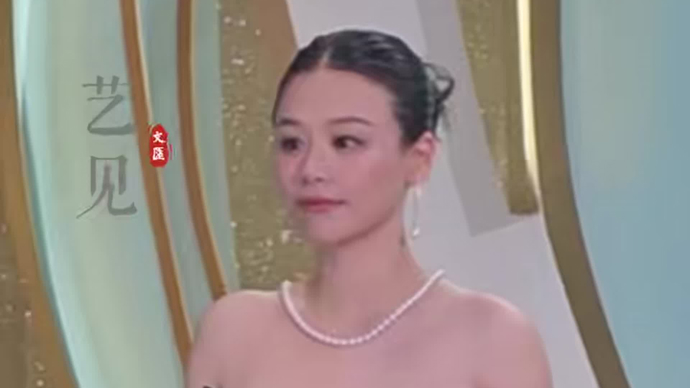 马思纯一袭黑裙亮相电视节红毯！调侃李川“霸总”形象