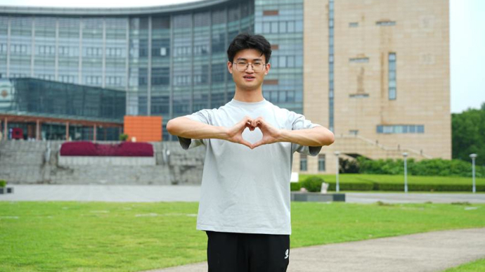 生日出院，博士生完成等待两年的生命约定，他7年9次无偿献血成“顺路小事”