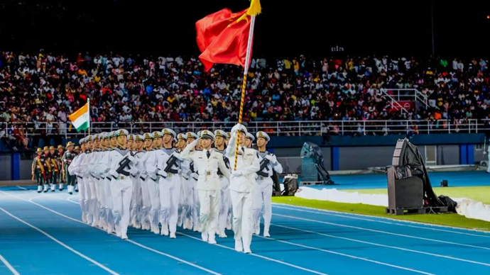中国海军方队亮相海外阅兵场，被夸赞“最规整、最有气势”！