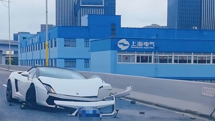 兰博基尼跑车撞击南北高架侧墙 所幸未造成人员伤亡