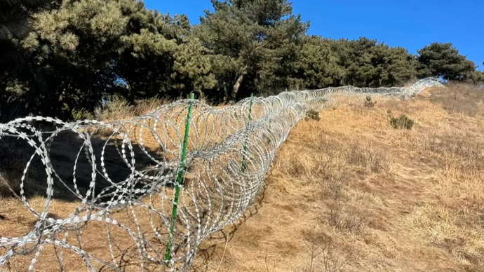热搜第一！泰山被曝建起135公里刀片刺绳隔离网！景区管理部门回应