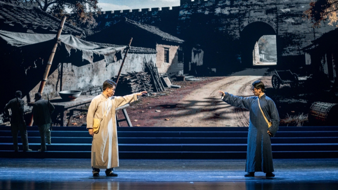 “七一”之际，从万里长征到赤脚医生，舞台成讲台、开演即开课
