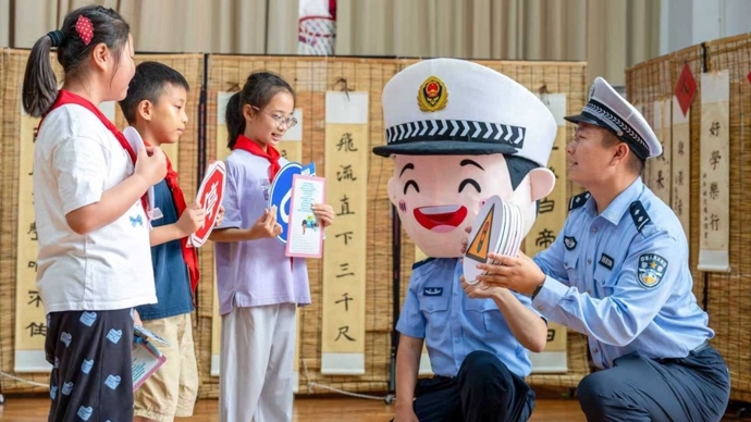 防溺水、防诈骗、讲交通：崇明警方暑期安全主题教育，安全感满满