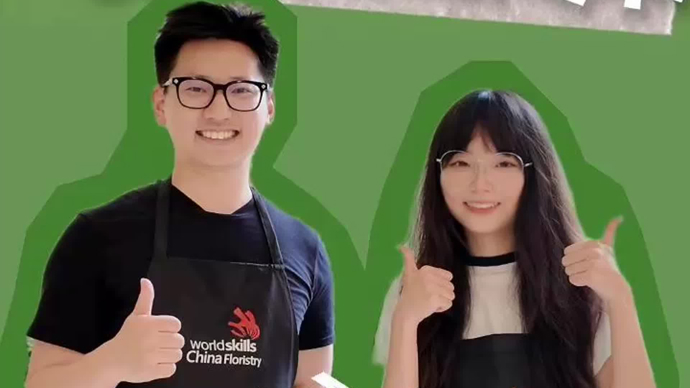 花粉过敏，却偏要做花艺！这个“闲不住”的00后，18岁拿下世界冠军
