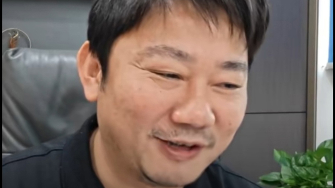 “亿万负翁，负债的负”！张雪回应负债近1亿：卖了一点股份，这个月还清欠款