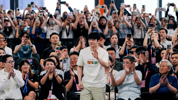 铭记场面 | 奥运冠军樊振东助阵！乒乓球嘉年华杨浦主场收官