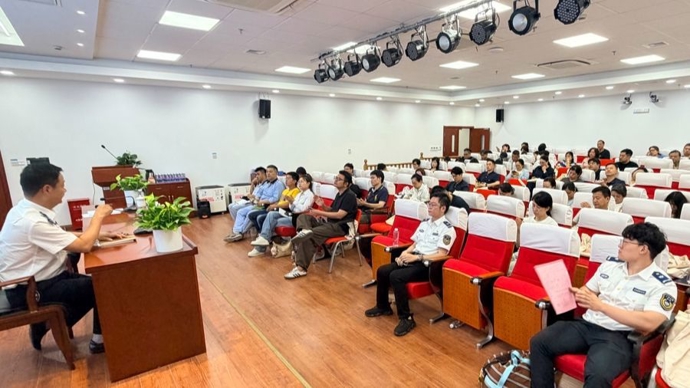 排堵保畅，260多所学校上了同一堂课