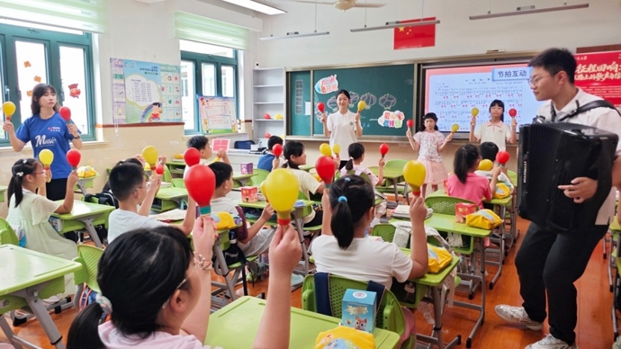 上海市小学生爱心暑托班开班 在三区试点开设孤独症等困境儿童专班