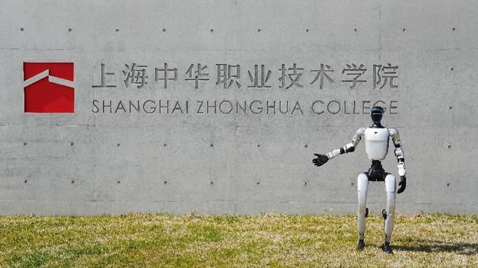 把生产线搬进校园，推动学生与企业“双向选择”