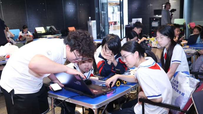 同济科技夏令营落幕，900余名中学生在上海沉浸式体验前沿科技