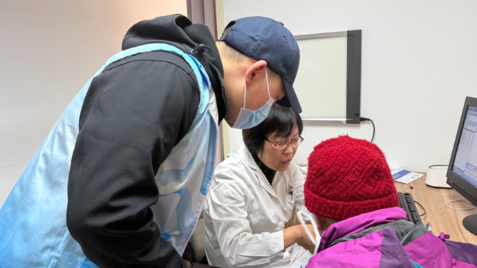 上海全面推进老年助医陪诊服务：老人体验如何？一些难点能否破解？