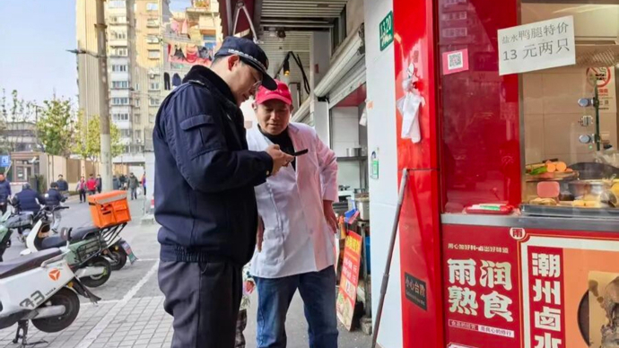 疏堵结合治环境，柔性执法破顽疾，上海城管创新街区治理显实效