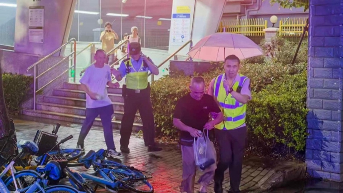 台风 “巴威” 袭沪，消防、警方妥善处置各类险情，全市零伤亡