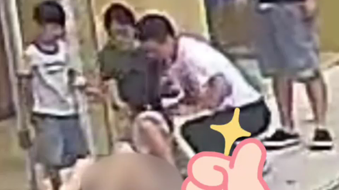 街头上演生死急救！上海医生探亲遇女孩心脏骤停，抓住“黄金四分钟”救回一命