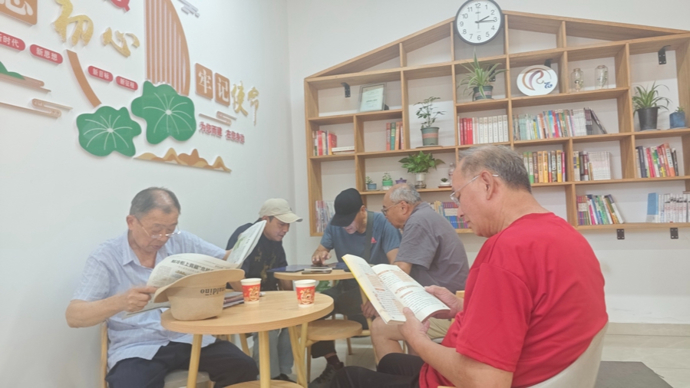 烈日下，金山这个街道为他们撑起“遮阳伞”