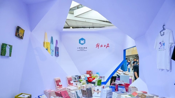 世界人工智能大会现场唯一一家实体书店，探索出版与科技展会跨界合作